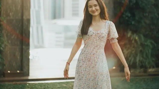 Inspirasi Gaya Sarah Menzel Kekasih Azriel