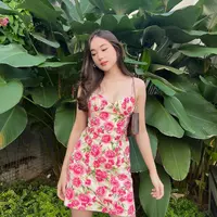 Aktris muda Laura Moane mencetak banyak gaya dan pesona dalam balutan dress mini, berikut 10 OOTD-nya (Foto: Instagram @its_lauramoane2)