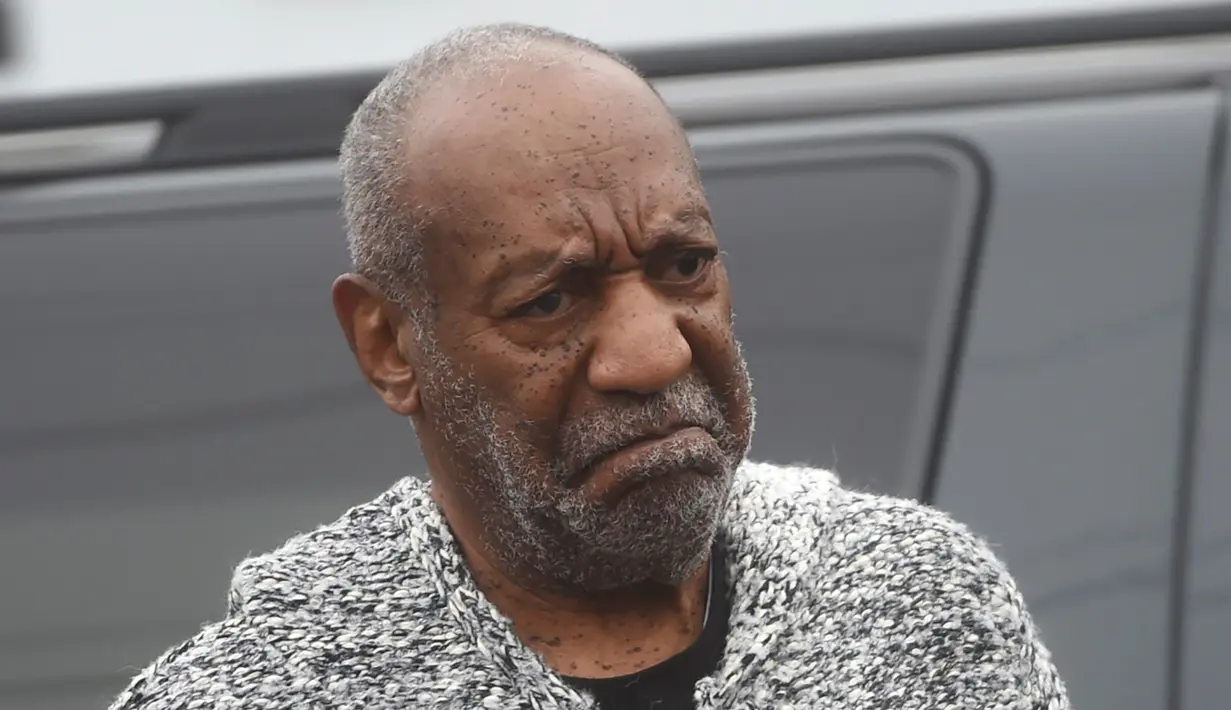 Ekpresi Bill Cosby ketika tiba di Pengadilan Montgomery County, Pennsylvania, Rabu (30/12). Cosby dikenai tuduhan penyerangan seksual dalam satu peristiwa di tahun 2004 yang melibatkan seorang pegawai universitas setempat. (REUTERS/Mark Makela)