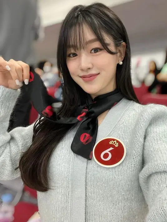 Disitus theqoo, netizen pun berpendapat jika visualnya cocok menjadi selebritis, banyak yang mengatakan dia sangat cantik dan mewah.  Dok. Instagram @4x4ischoi