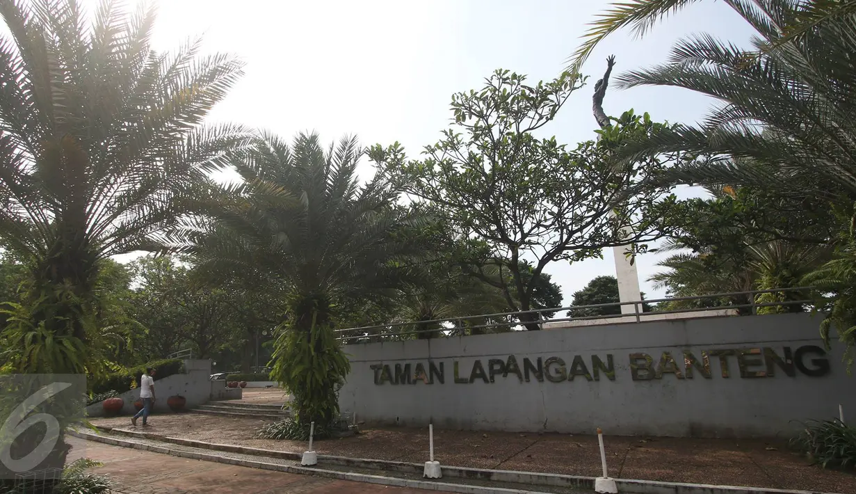 Pemprov DKI berencana melakukan renovasi terhadap Taman Lapangan Banteng, Jakarta, Senin (6/3). Anggaran pemagaran diperkirakan mencapai Rp 9 miliar dan berasal dari kompensasi koefisien luas bangunan (KLB). (Liputan6.com/Immanuel Antonius)