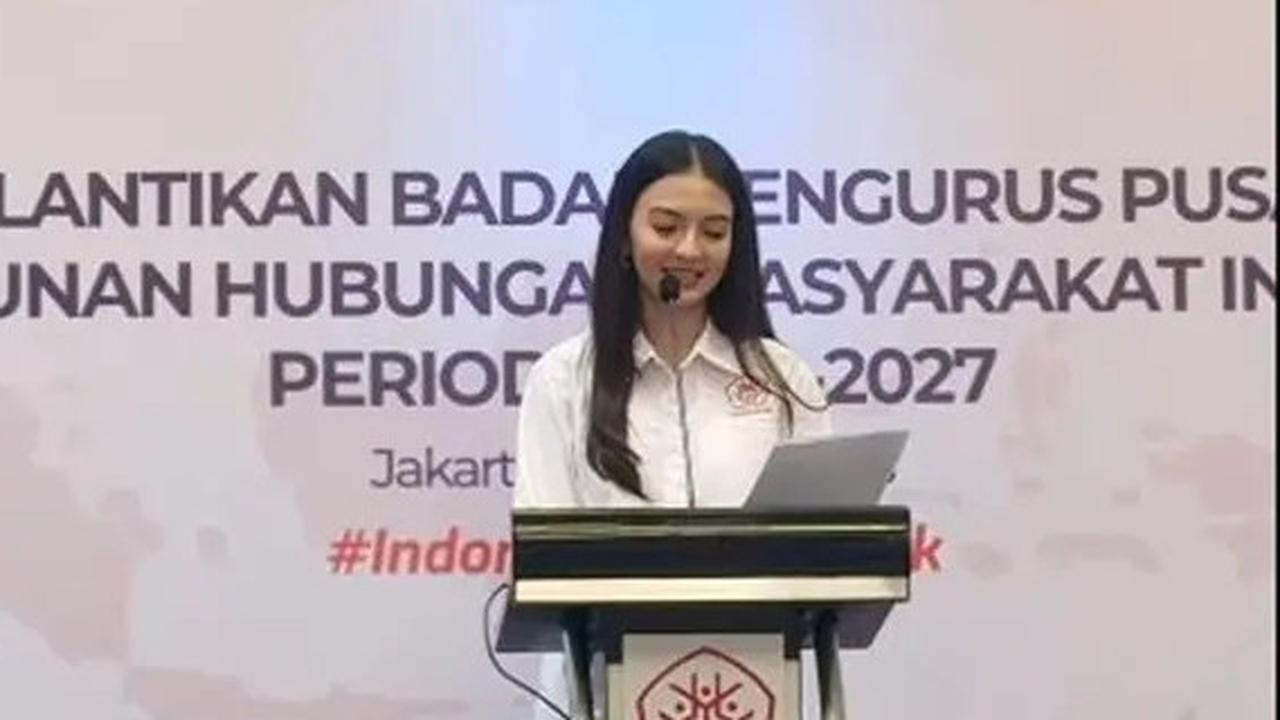 6 Potret Cantik Raline Shah Jadi Staf Khusus Kemkomdigi, Wakili Menteri Meutya di Acara Perhumas