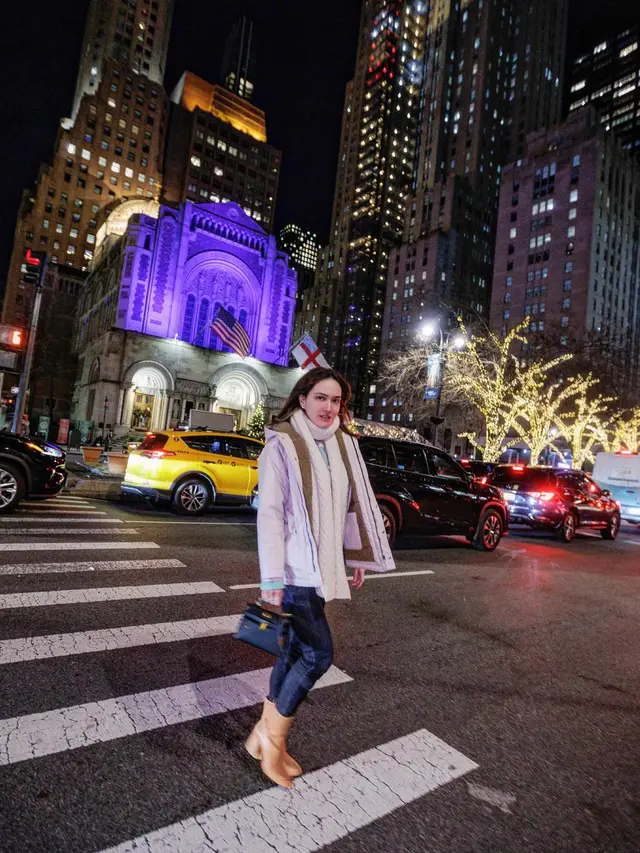 7 Potret Shandy Aulia Rayakan Natal di New York, Bareng Mantan Suami