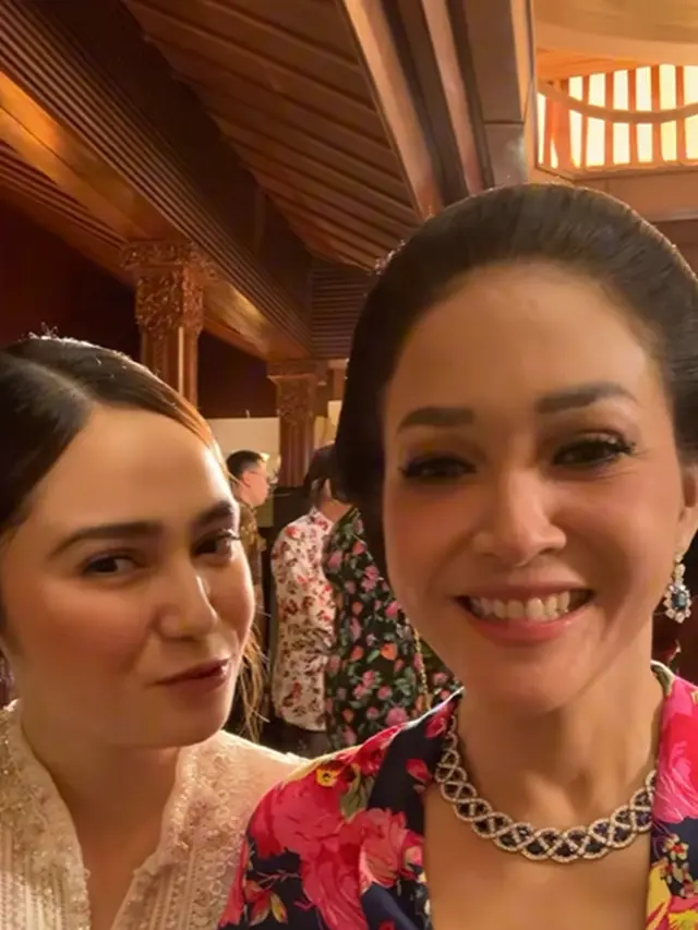 Model Anting Gantung Maia di Siraman Al Curi Perhatian