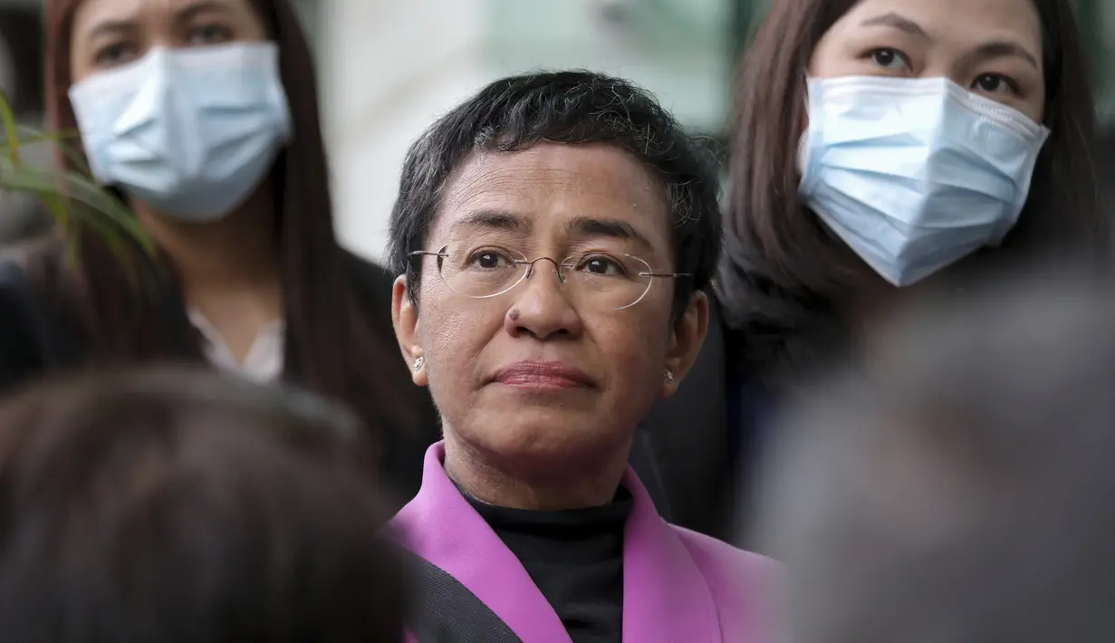 Wartawan Filipina Maria Ressa, salah satu pemenang Hadiah Nobel Perdamaian 2021 dan CEO Rappler, berbicara kepada media setelah keputusan pengadilan di Pengadilan Banding Pajak di Quezon City, Rabu (18/1/2023). Pemerintah Filipina melaporkan tuduhan itu bahwa dia dan Rappler (situs berita) menghindari pajak dalam penjualan obligasi pada 2015 kepada investor asing. (AP Photo/Basilio Sepe)