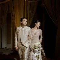 Intip detail makeup Amanda Rawles di hari resepsi pernikahan (@amandarawles)