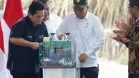 Menteri BUMN Erick Thohir pada acara kick-off Revitalisasi Industri Gula Nasional untuk Ketahanan Pangan dan Energi di Kebun Tebu Temugiring, Mojokerto, Jawa Timur, Senin (10/10/2022).