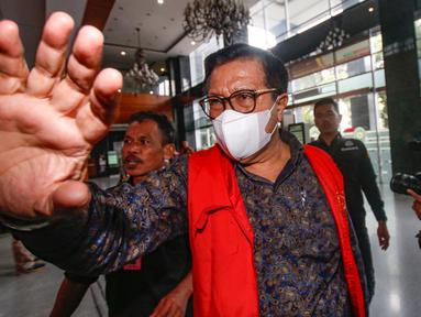 Terdakwa kasus suap vonis bebas Gregorius Ronald Tannur, Erintuah Damanik sesaat sebelum menjalani sidang pembacaan tuntutan di Pengadilan Tindak Pidana Korupsi (Tipikor), Jakarta, Selasa (22/4/2025). (merdeka.com/Arie Basuki