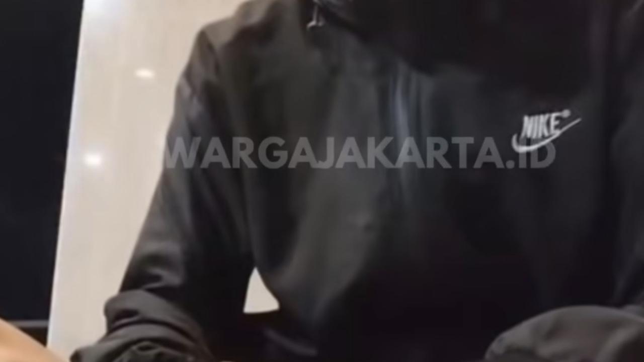 pemotor arogan minta maaf
