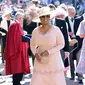 Presenter Oprah Winfrey tiba untuk upacara pernikahan Pangeran Harry dan Meghan Markle di St. George's Chapel, Windsor Castle, Windsor, dekat London, Inggris, Sabtu (19/5). (Ian West/POOL/AFP)