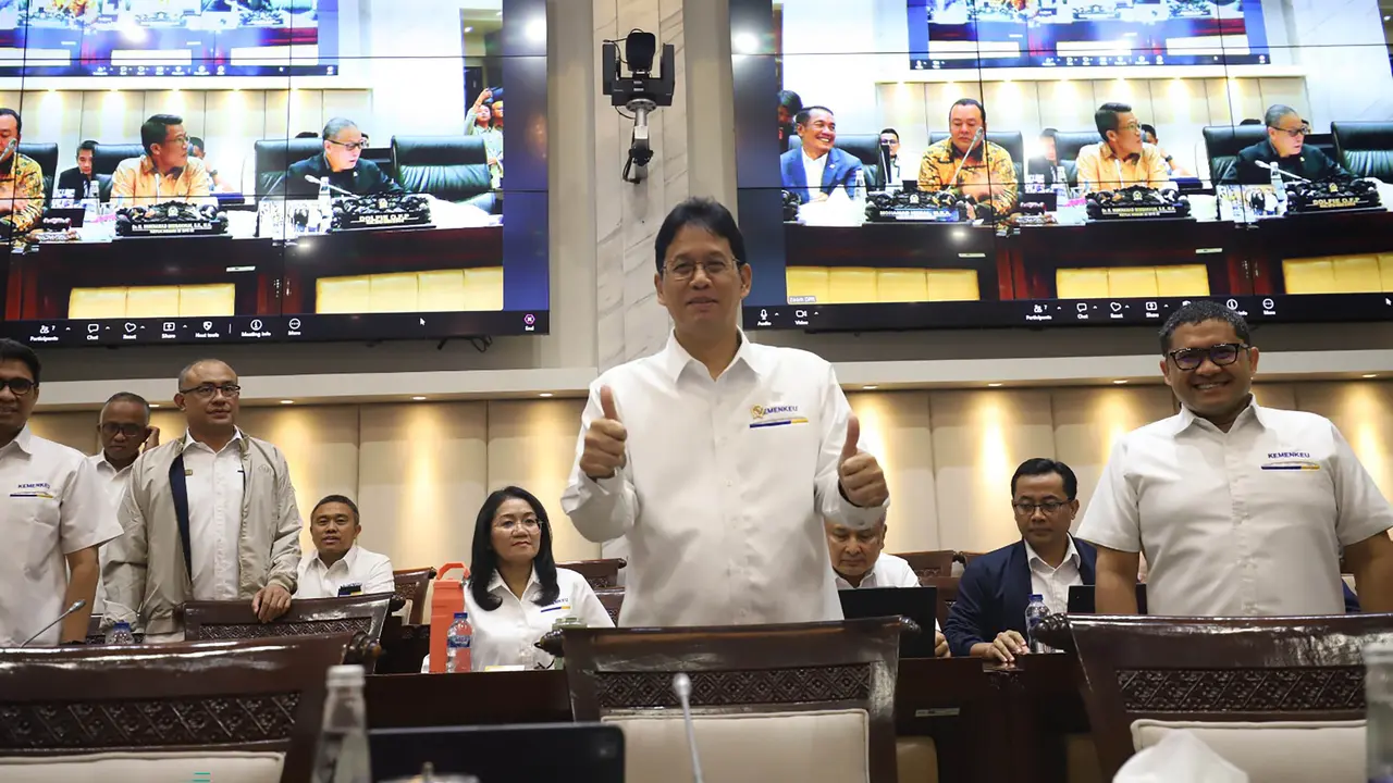 Rapat Kerja dengan DPR, Menkeu Purbaya Yudhi Sadewa Jamin Harga BBM Subsidi Tidak Naik hingga Akhir 2026