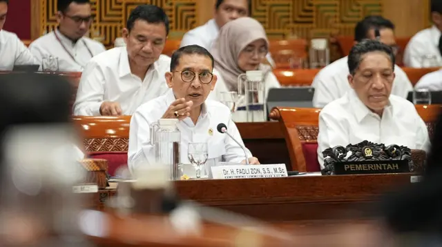 Menteri Kebudayaan Fadli Zon, didampingi Wakil Menteri Kebudayaan Giring Ganesha, beserta jajaran Eselon I dan II Kementerian Kebudayaan menggelar rapat kerja dengan Komisi X DPR RI. (Foto: Dokumentasi Kementerian Kebudayaan).