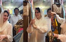 8 Foto Arumi Bachsin Saat Berbelanja di Pasar, Bahagia Membeli Tiga Daster Seharga 100 RIbu