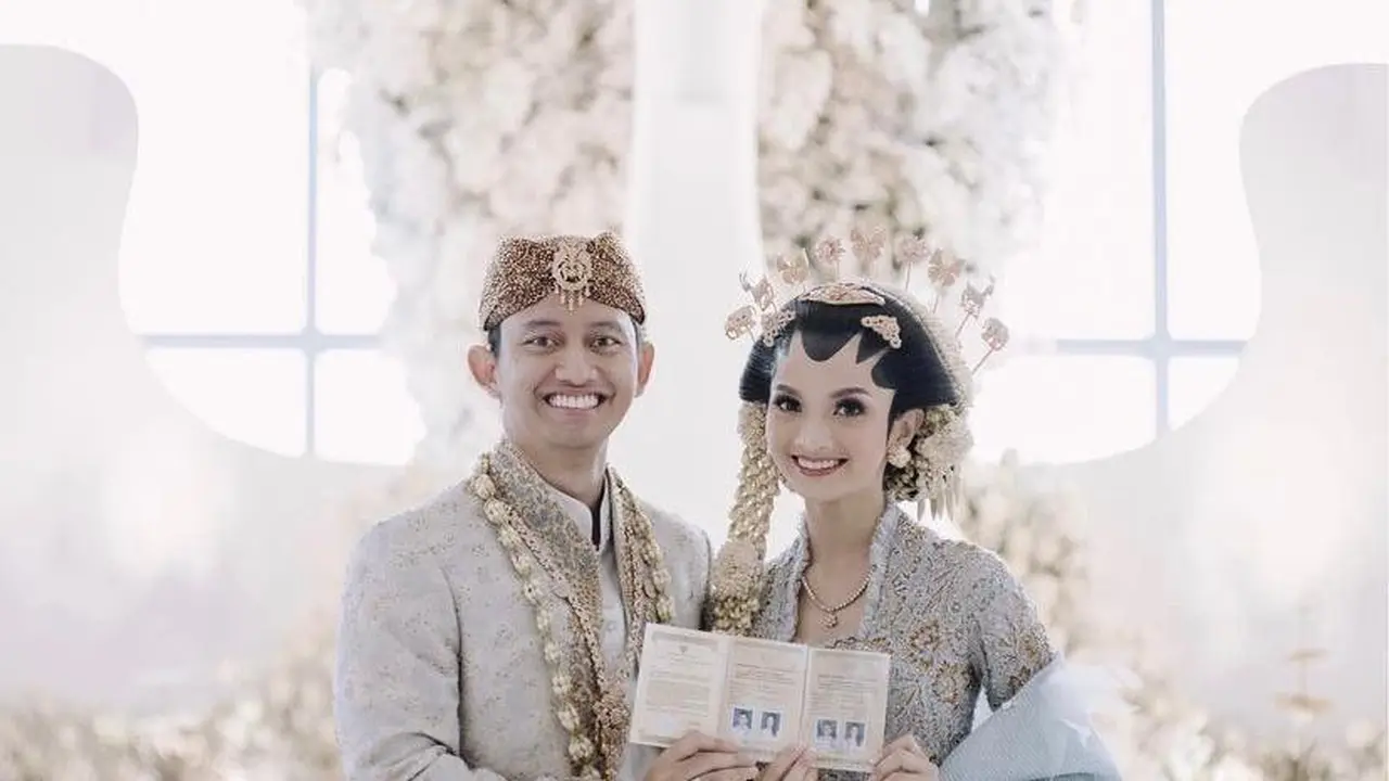 10 Potret Akad Nikah CEO Ruangguru Belva Devara dan Sabrina Anggraini, Pakai Busana Adat Jawa