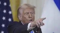 Presiden Amerika Serikat Donald Trump pada 4 Februari 2025 di Gedung Putih. (Dok. AP Photo/Alex Brandon)