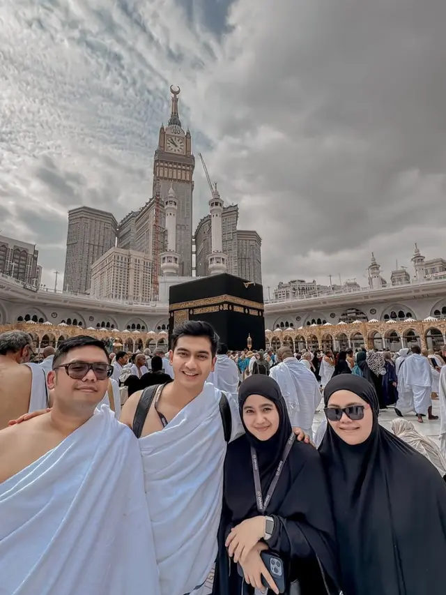 Teuku ryan tampil berbeda saat umroh. (credit:instagram.com/teukuryantr)