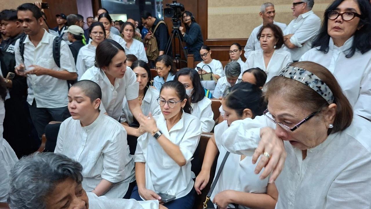 Isak Tangis keluarga nadiem makarim