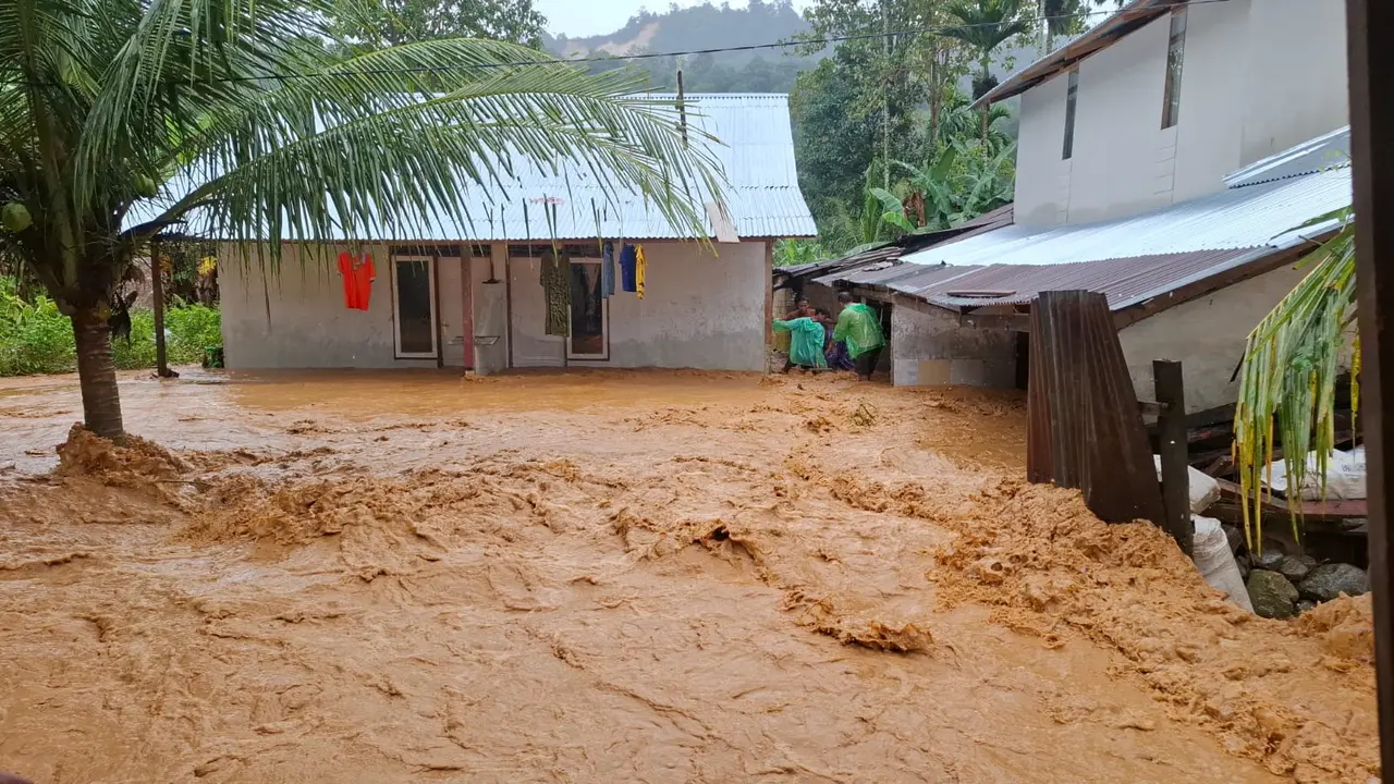 Warga Kota Padang Kembali Dilanda Banjir