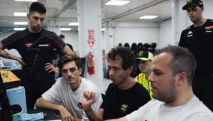 Valentino Rossi saat berada di garasi Sirkuit Mandalika, Lombok. (Instagram Valentino Rossi)