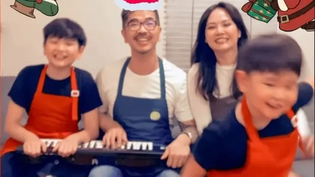 Alena Wu bersama suami dan anak-anaknya menyanyikan lagu Natal berjudul Merry Merry Christmas (https://www.instagram.com/p/CmdMJPIIMjA/)