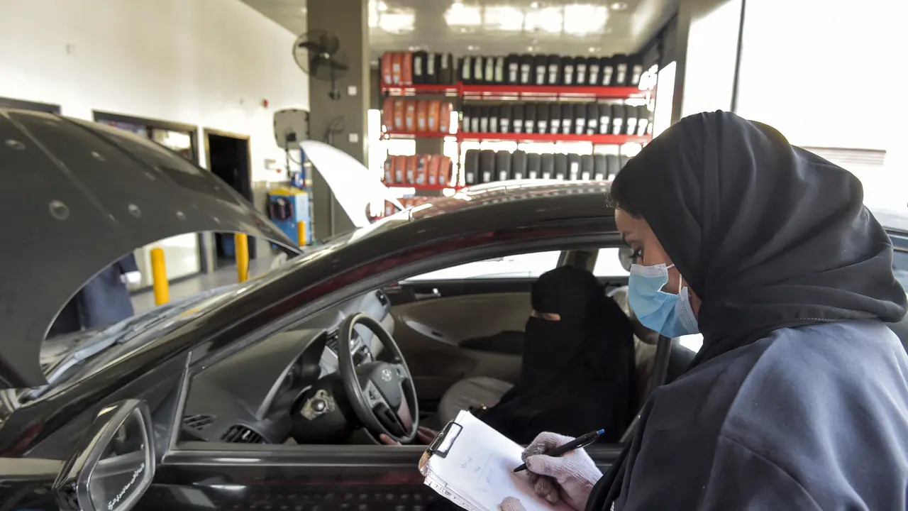 Potret Mekanik Wanita di Arab Saudi