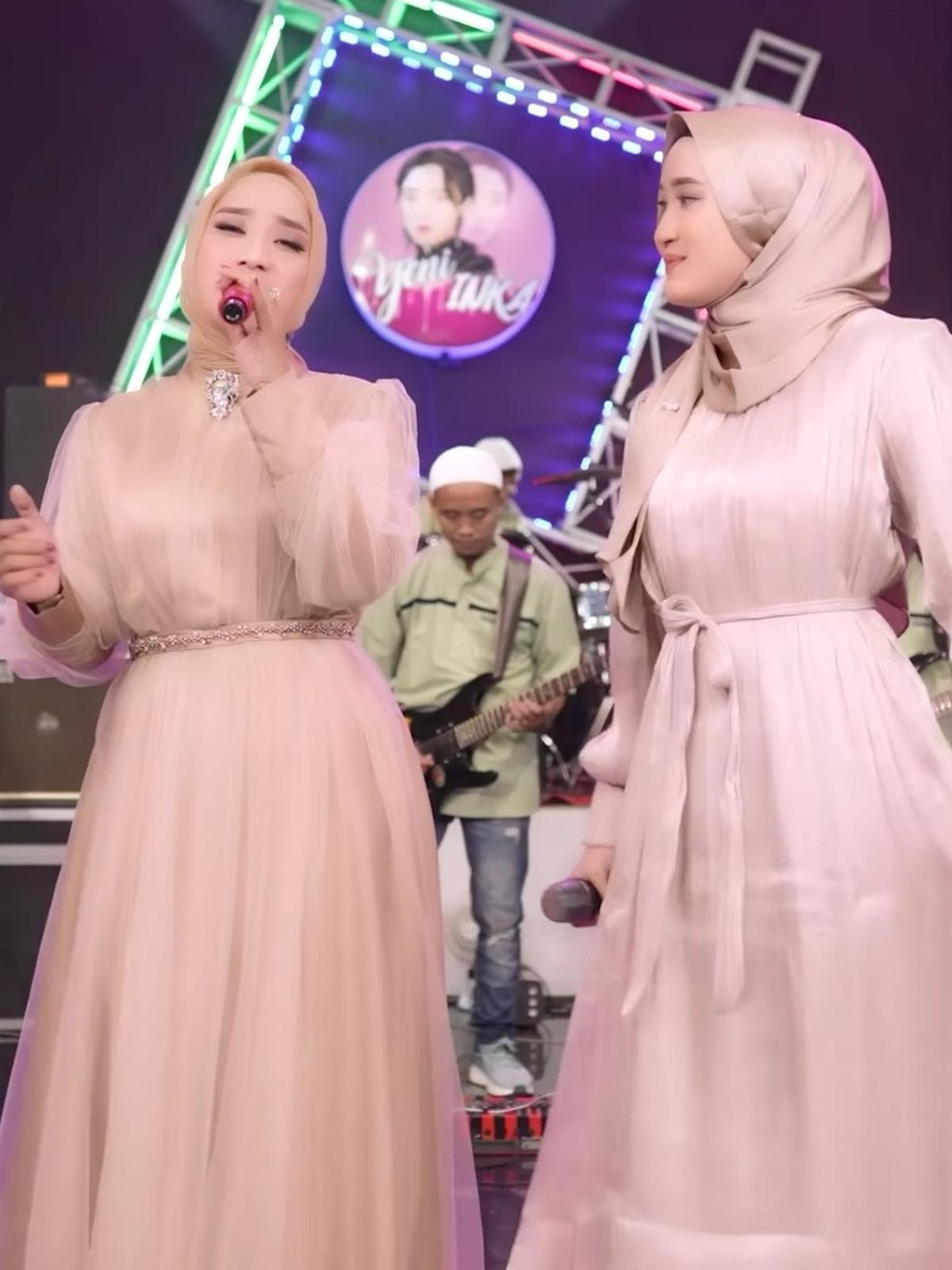 &nbsp;Saat Yeni berduet