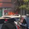 Satu unit mobil terbakar saat berada di area parkir TIS Square, Tebet, Jakarta Selatan, Rabu (14/10/2026) siang. (Dok. Istimewa)