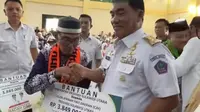 Peduli Jemaah Calon Haji Lansia, Pemprov Sulut Beri Hadiah