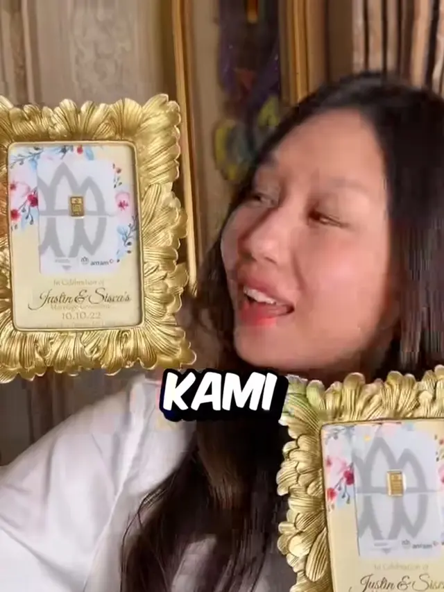 Jess dan Sisca Bagi-bagi Emas