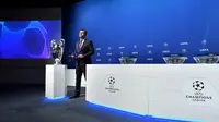 Suasana drawing perempat final Liga Champions di markas UEFA, Nyon, Jumat (10/7/2020). Rencananya laga leg kedua 16 besar Liga Champions akan digelar pada Agustus 2020 mendatang. (AFP/Harold Cunningham/UEFA)