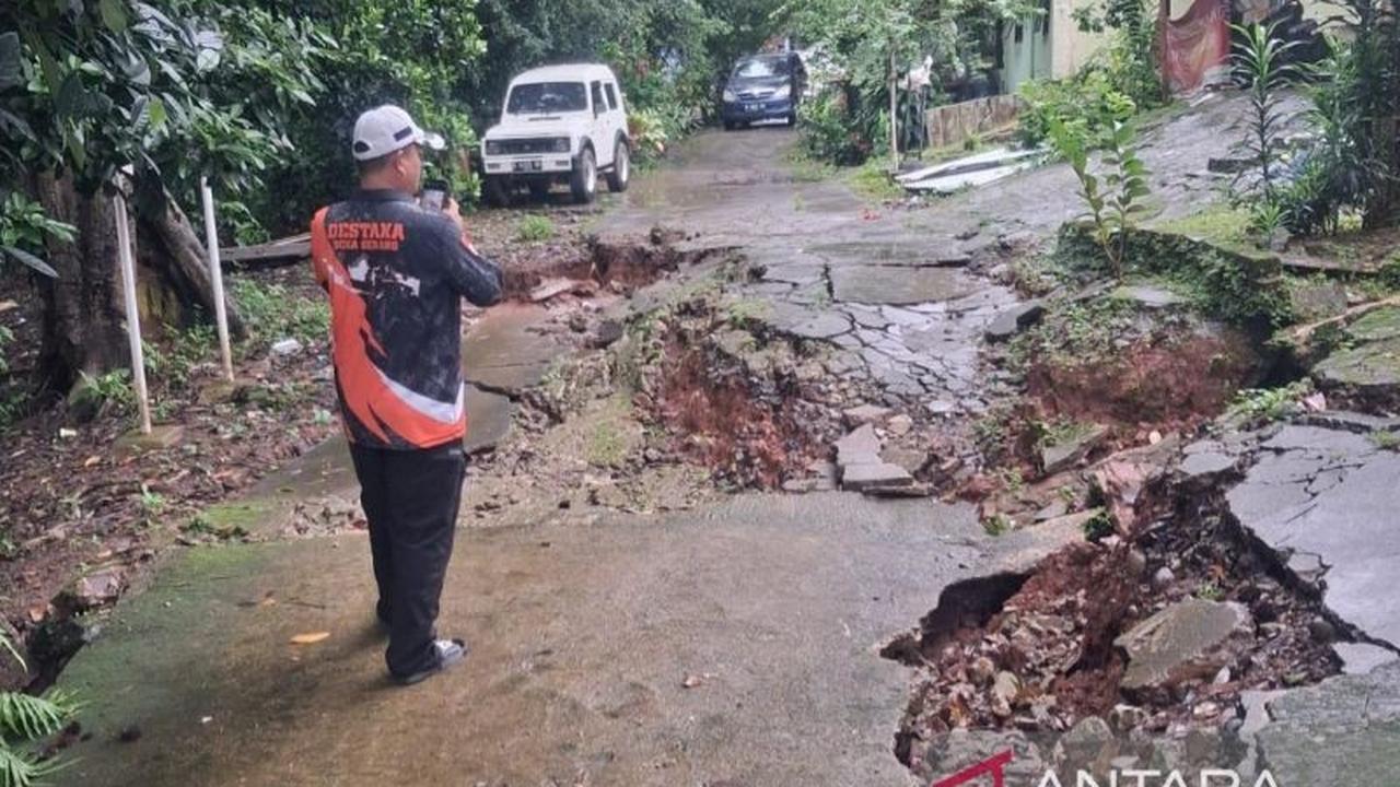 BPBD Kabupaten Bekasi Asesmen Dampak Longsor Asrama Kodam, Lima Keluarga Terdampak