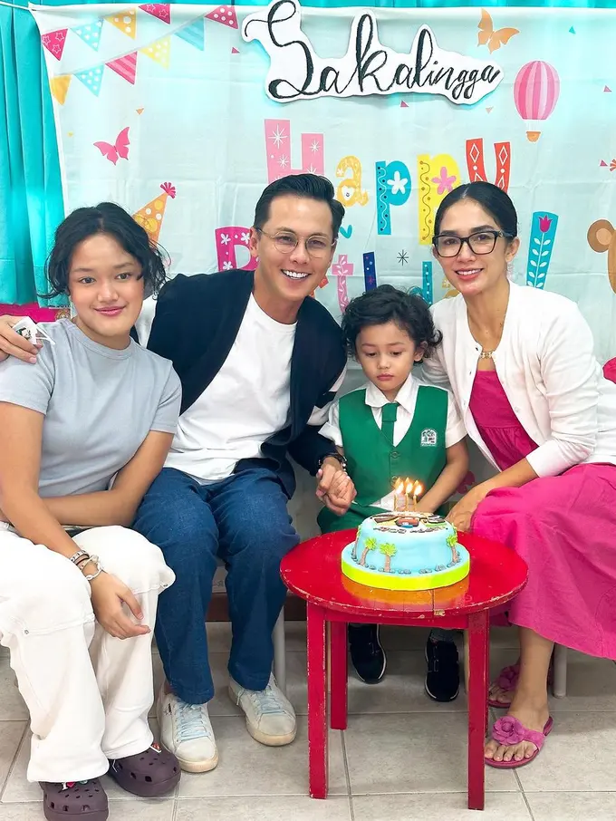 Ussy Sulistiawaty dan Andhika Pratama