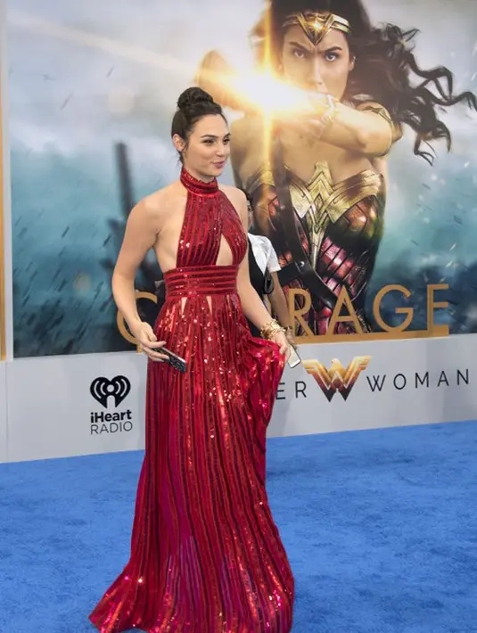 Ia pun melanjutkan tulisannya dengan mengajak siapapun untuk merayakan hari ayah bersama ayah terkasih dan pria yang paling dicintai dalam kehidupan masing-masing. (AFP/Bintang.com)