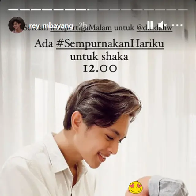 Rilis Lagu Untuk Anak, Ini 6 Momen Hangat Rey Mbayang saat Peluk Buah Hatinya