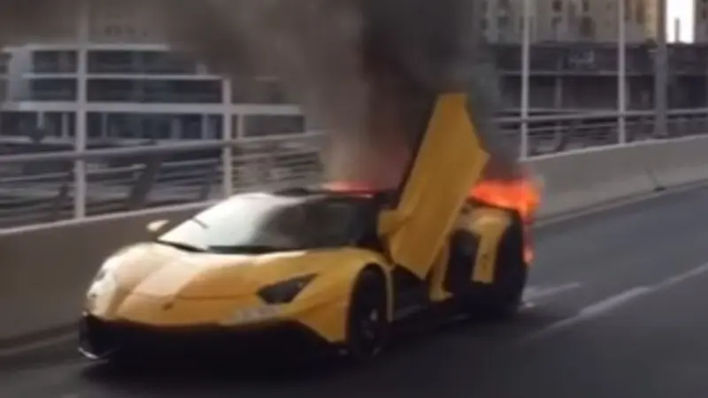 Edisi Terbatas Lamborghini Aventador Terbakar Saat Jalan-jalan