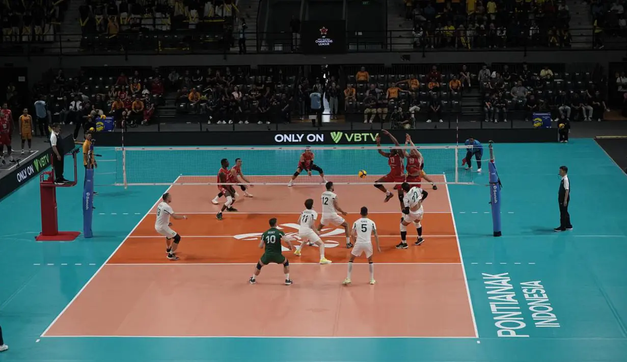 Bermain di hadapan pendukung sendiri, Bhayangkara Presisi sukses mengamankan kemenangan 3-1 dengan skor 25-19, 25-27, 25-19, dan 25-21. (Dok. PBVSI)