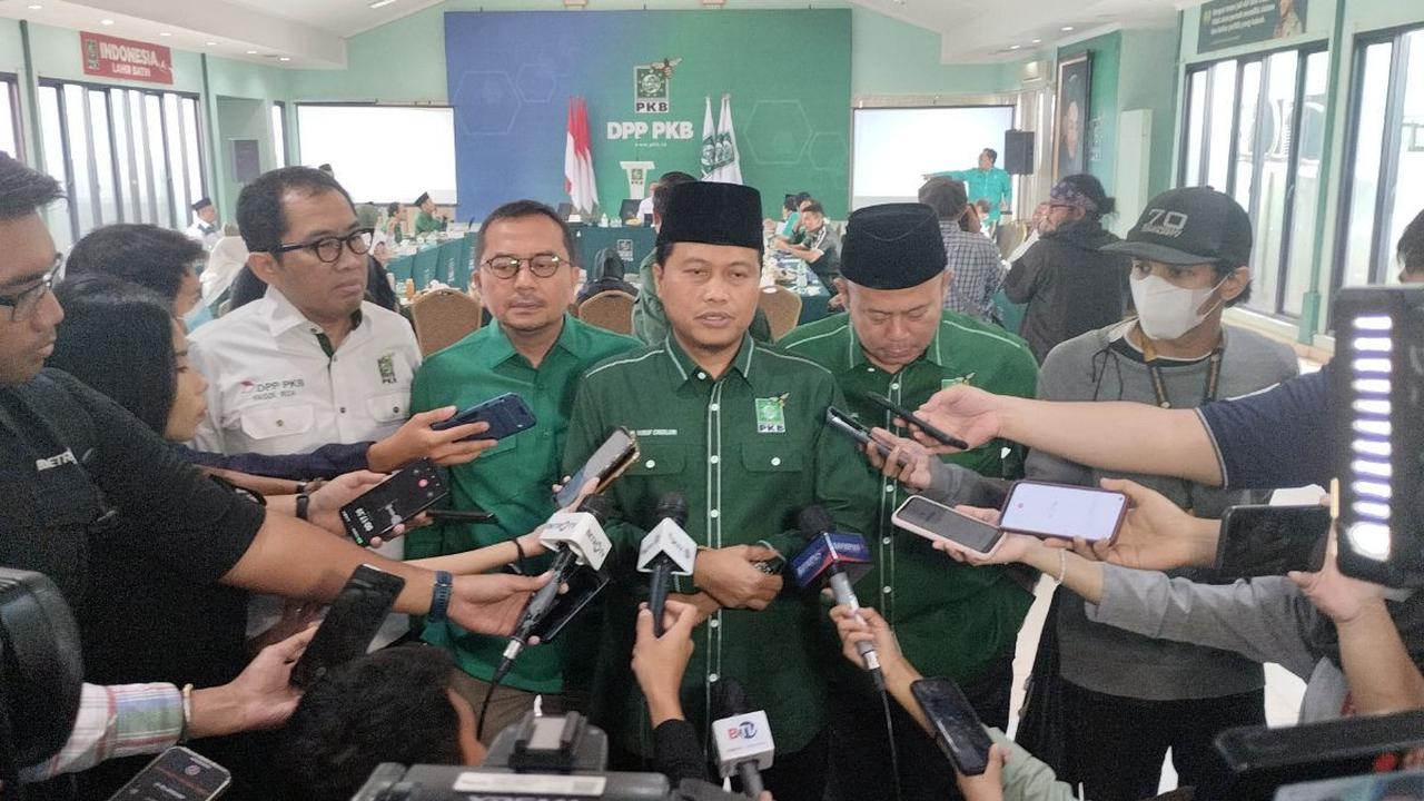 Cak Imin pun mengungkapkan bahwa berdasarkan survei internal PKB, Gus Yusuf berada di posisi tertinggi.