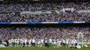 <p>Real Madrid merayakan gelar La Liga Spanyol usai pertandingan melawan Espanyol di stadion Santiago Bernabeu di Madrid, Sabtu (30/4/2022). Skor 4-0 bertahan dan Madrid merebut tiga poin untuk mengunci gelar juara LaLiga musim ini. (AP Photo/Bernat Armangue)</p>