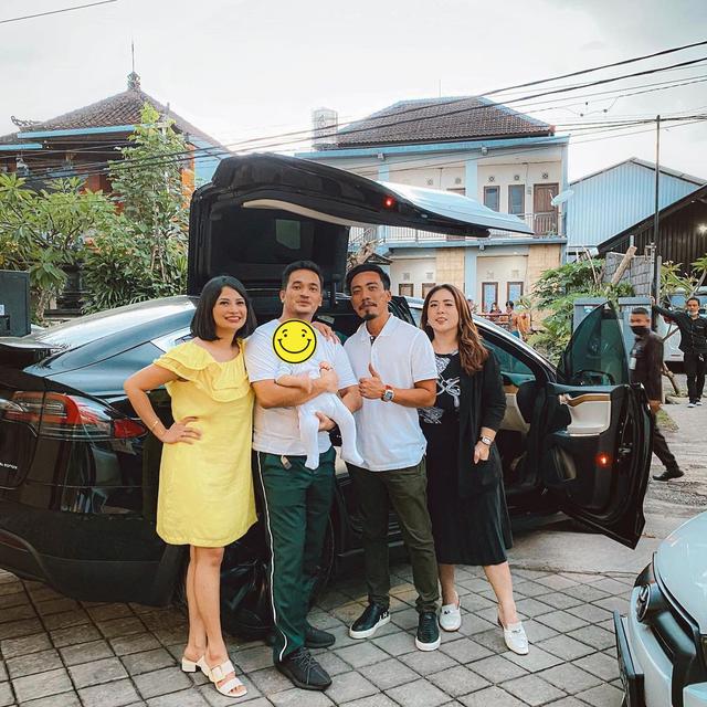 Momen Liburan Vanessa Angel dan Suami di Bali. (Sumber: Instagram/vanessaangelofficial)