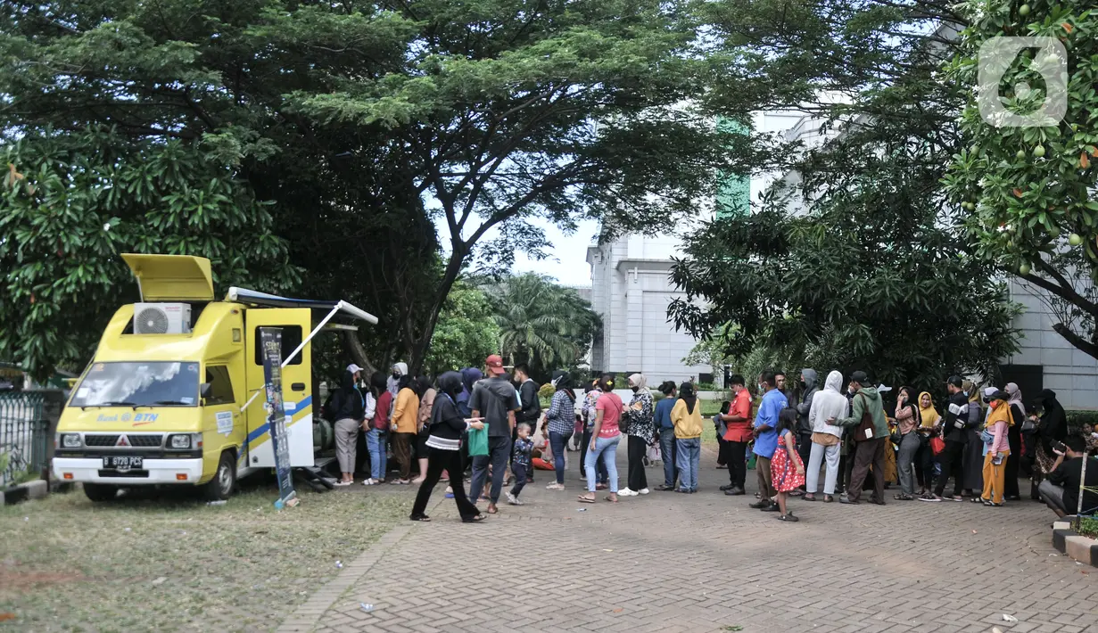 Sementara itu, mulai tanggal 15-19 April 2023 nanti dalam menyambut musim mudik lebaran, BI akan menambah lokasi layanan penukaran di jalur mudik melalui Program BI Peduli Mudik. (merdeka.com/Iqbal S. Nugroho)
