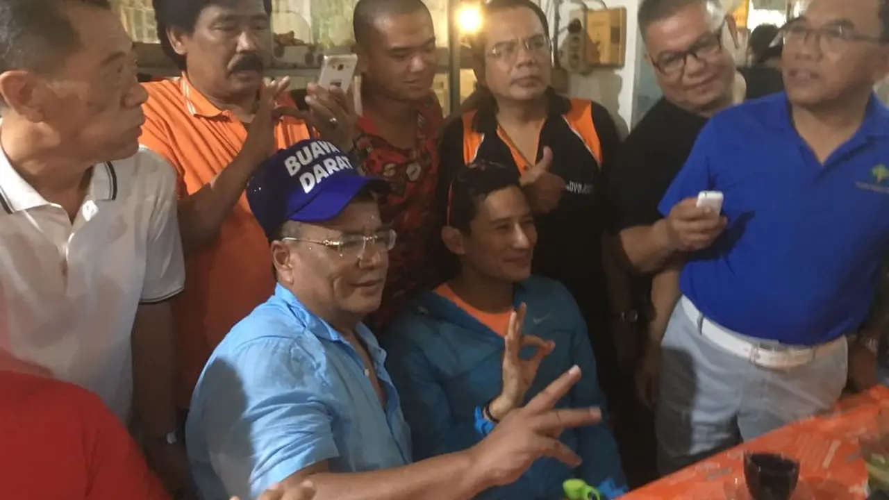 Wakil Gubernur DKI Jakarta Sandiaga Uno lari pagi dan ngopi bareng dengan pengacara kondang Hotman Paris Hutapea.