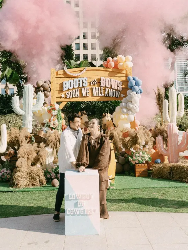 Chelsea Islan saat Gender Reveal Bertema Rodeo dengan busana earth tone. [@chelseaislan]