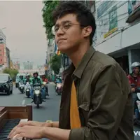 Tuai pujian, MV Fine Today tampilkan pesona Ardhito Pramono di film NKCTHI. (YouTube Ardhito Pramono)