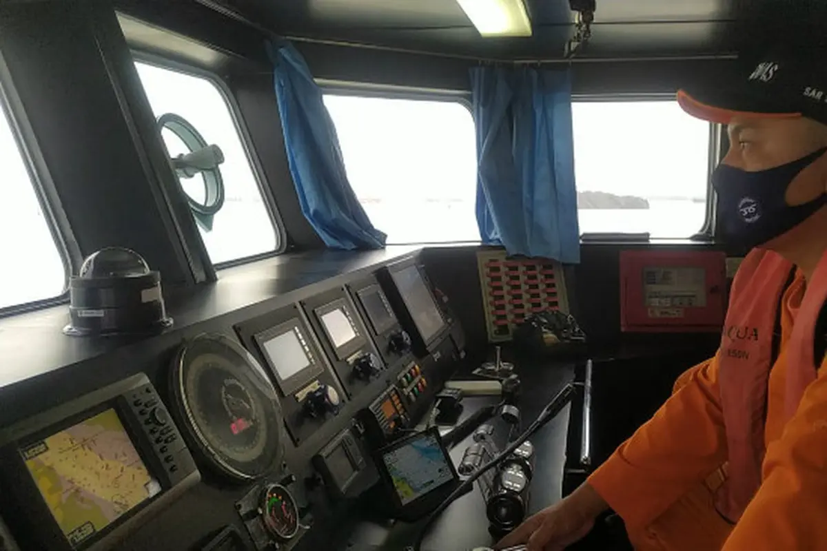 Basarnas Kantor Pencarian dan Pertolongan (SAR) Surabaya mencari tiga orang ABK TB Mitra Jaya VIII di Perairan Laut Pulau Bawean, Gresik, Jawa Timur. (Foto: Dok Istimewa)