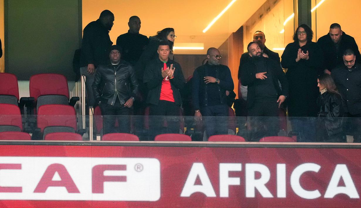 Laga tersebut juga gagal dimenangkan tuan rumah Maroko setelah Lassine Sinayoko menyamakan kedudukan 1-1 melalui tendangan penalti. Meskipun begitu, hasil tersebut tak menggeser Maroko dari puncak klasemen sementara Grup A Piala Afrika 2025. (AP Photo/Mosa'ab Elshamy)