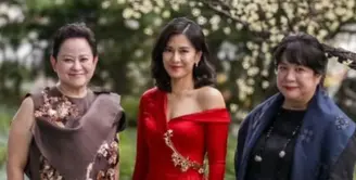 Pesona Dian Sastrowardoyo terlihat begitu menyala saat hadiri Seoul International Drama Awards. [@hiantjen]