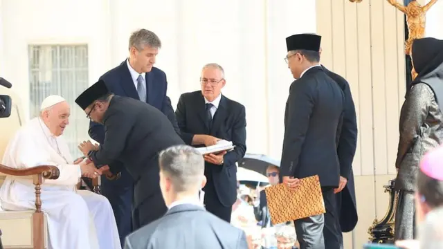 Pertemuan Menteri Agama (Menag), Yaqut Cholil Qoumas dengan Paus Fransiskus di Vatikan, hari ini (8/6/2022).