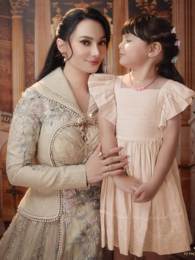 Chloe saat Photoshoot dengan dress bersama ibunda. [@fdphotography90]