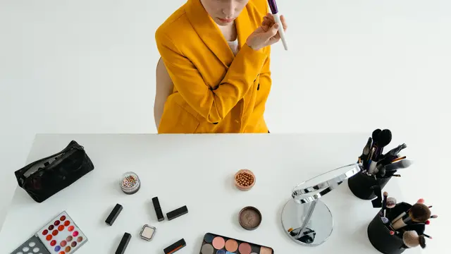 Makeup untuk Kulit Berminyak dan Berjerawat