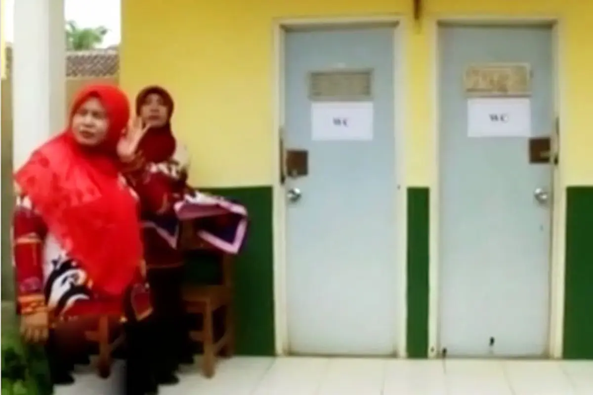 (lip6 Pagi) Hari Toilet